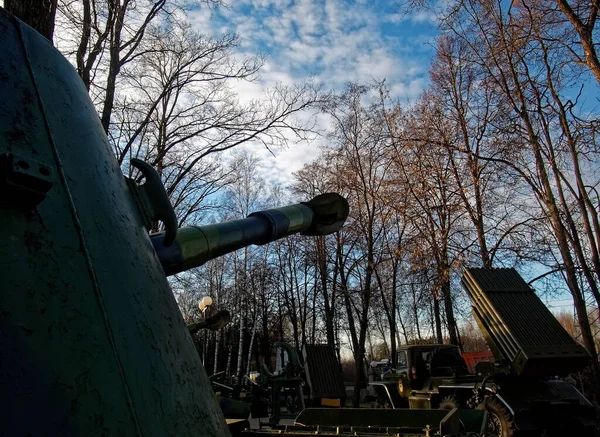 ロシアの博物館でソ連の自走砲のインストール — ストック写真
