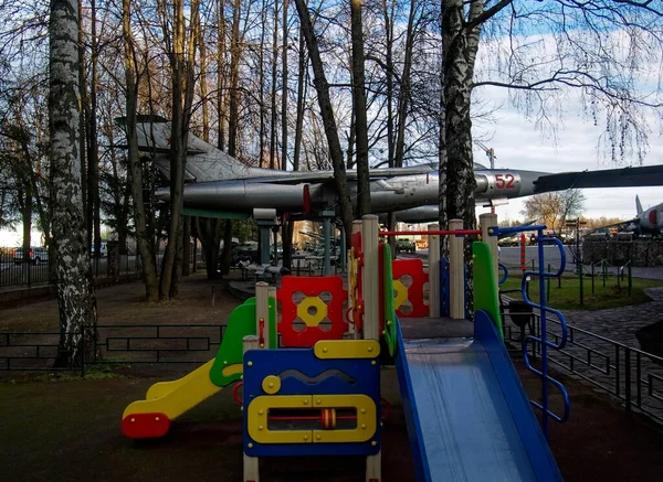 Kampfflugzeuge Nahe Dem Kinderspielplatz Museum Russland — Stockfoto