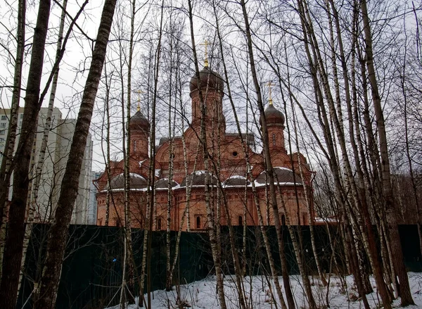 Μικρή Εκκλησία Χειμώνα Στα Περίχωρα Της Πόλης Μόσχα — Φωτογραφία Αρχείου