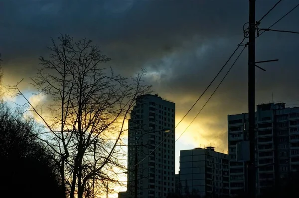 Σπίτια Στο Φόντο Ενός Χειμερινού Ηλιοβασιλέματος Μόσχα — Φωτογραφία Αρχείου