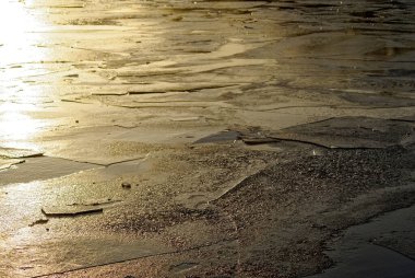 Şafakta nehirde buzlar erir, Moskova