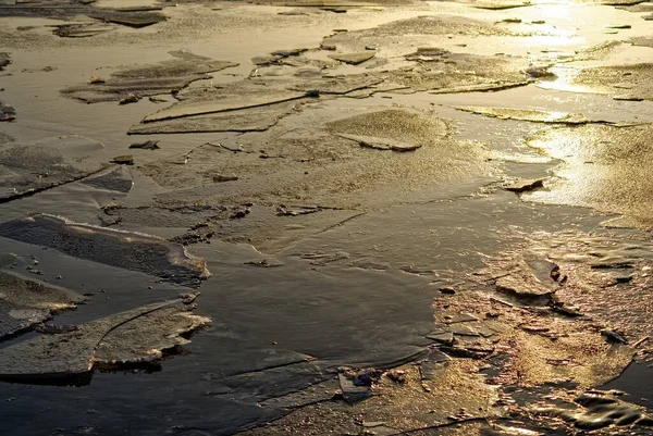 Ijs Smelt Rivier Bij Dageraad Moskou — Stockfoto