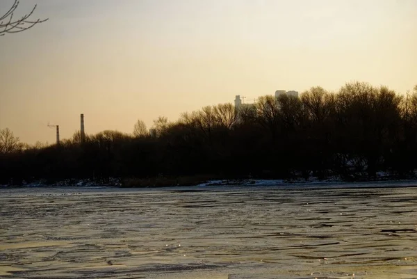 Eis Schmilzt Morgengrauen Auf Dem Fluss Moskau — Stockfoto