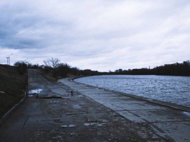 Baharda ördekler sette