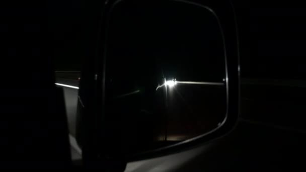 Zeitraffer Einer Fahrt Auf Der Autobahn Der Abenddämmerung Rückspiegel — Stockvideo