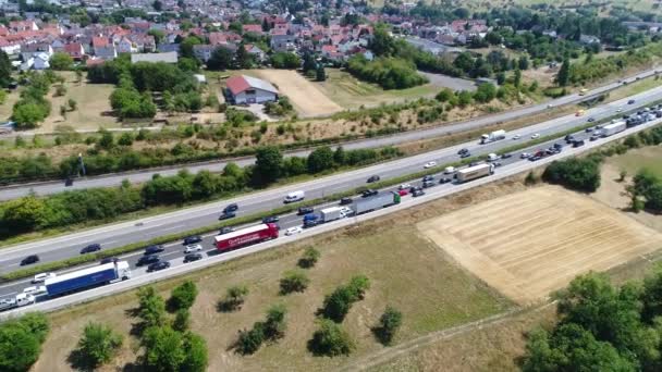 威斯巴登 2018年8月03日 密集的交通和果酱在德国高速公路 在夏天假期时间 Autoabahn 是一条交通十分频繁的高速公路 连接着荷兰与 Passau 城的边界 — 图库视频影像