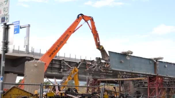 ヴィースバーデンとマインツの間古い高速道路橋は重建設機械によって破壊されてヴィースバーデン ドイツ 2018 — ストック動画