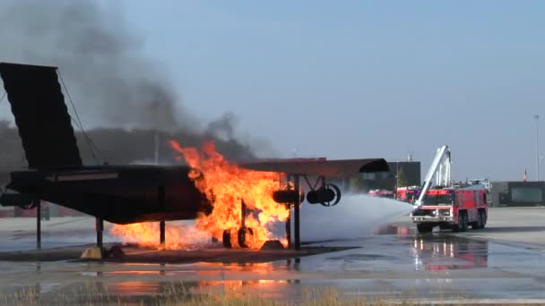 Frankfurt Almanya Ekim 2018 Havaalanı Ihale Simba Crash Mtk Feuerwehr — Stok video