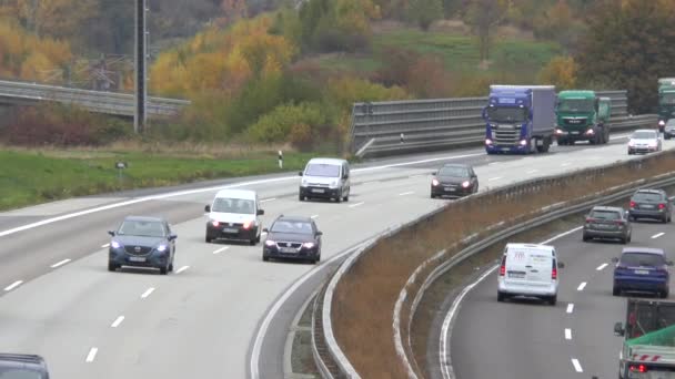 Idstein Alemania Octubre 2018 Tráfico Denso Camiones Autopista Alemana Una — Vídeo de stock