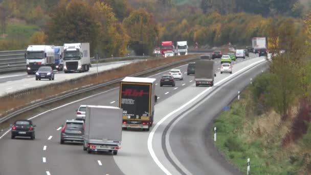 Idstein Alemania Octubre 2018 Tráfico Denso Camiones Autopista Alemana Una — Vídeos de Stock