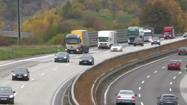 Idstein Alemania Octubre 2018 Tráfico Denso Camiones Autopista Alemana Una — Vídeo de stock