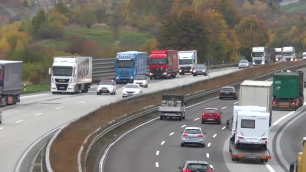 Idstein Duitsland Oktober 2018 Dichte Verkeer Vrachtwagens Duitse Snelweg Een — Stockvideo