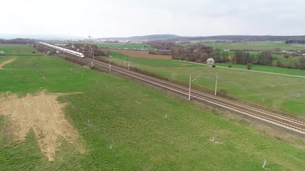 德国瓦劳 2019年3月27日 一辆德国冰上高速列车在德国瓦劳附近的法兰克福 科隆线上经过 这些列车的最高时速在 220Km — 图库视频影像