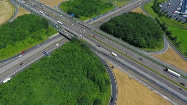 Luftaufnahme Einer Autobahn Kreuzung Und Verkehr — Stockvideo