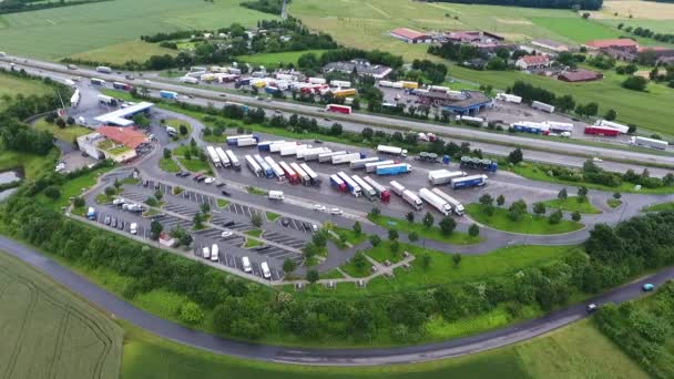 Área Descanso Autopista Estacionamiento Camiones Vista Aérea — Vídeo de stock