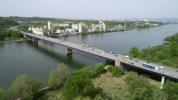 Vista Aérea Del Puente Autopista Río Rin Tiro Seguimiento — Vídeo de stock