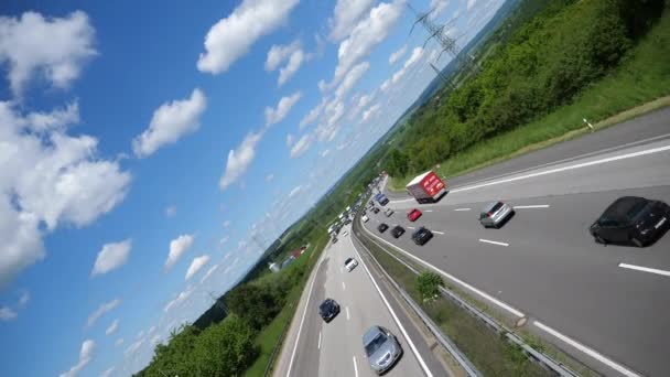 ドイツ イドシュタイン 2019年5月29日 ドイツの高速道路A3で密集した交通とトラック A3はオランダ国境とパッサウを結ぶ頻繁な高速道路です — ストック動画