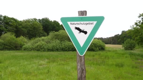 Naturschutzgebiet Γερμανική Περιοχή Φυσικών Αποθεματικών Πινακίδα — Αρχείο Βίντεο