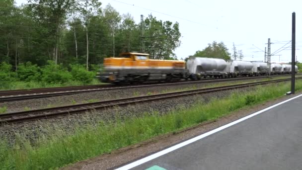 Passaggio Treni Merci Passeggeri Tracking Shot — Video Stock