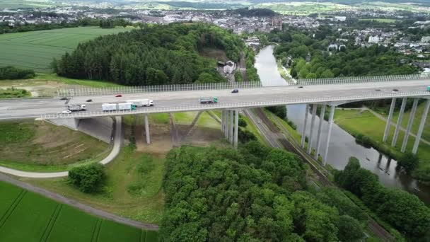 Vista Aérea Puente Carretera Sobre Valle Lahn Alemania — Vídeo de stock