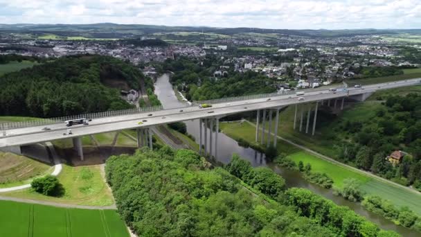 Vista Aérea Puente Carretera Sobre Valle Lahn Alemania — Vídeos de Stock