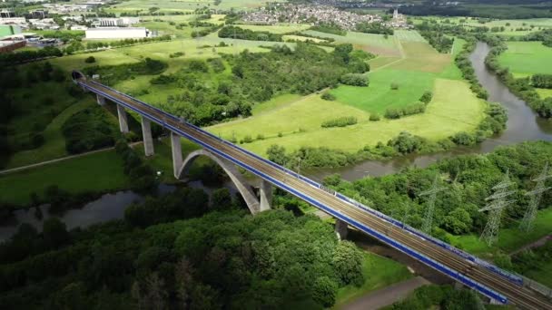 Puente Ferroviario Sobre Río Lahn Vista Aérea — Vídeo de stock