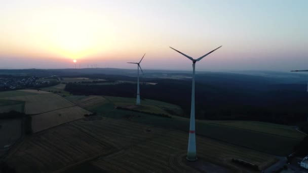 Windpark Zmierzchu Widok Lotu Ptaka Materiał Drone — Wideo stockowe