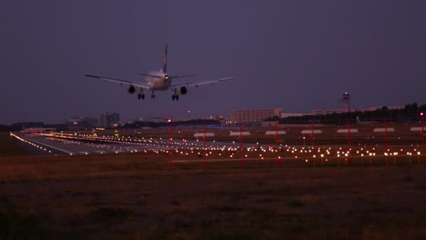 夜间着陆飞机 — 图库视频影像