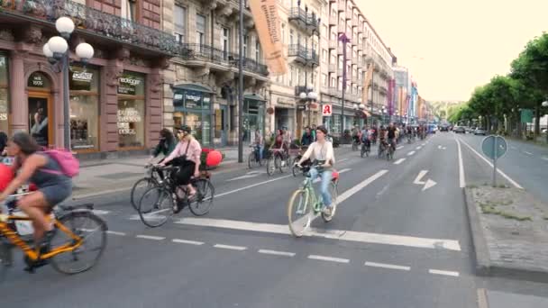 Wiesbaden Németország 2020 Június Verkehrswende Demonstráció Résztvevői Kerékpárbarátabb Közlekedéspolitikáért Tüntetnek — Stock videók