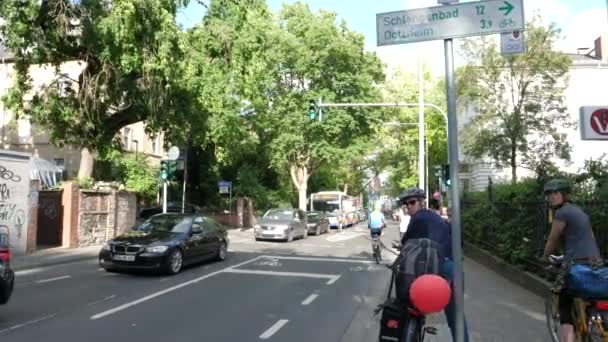 Wiesbaden Juni 2020 Ein Rettungswagen Des Rettungsdienstes Asb Eilt Zum — Stockvideo