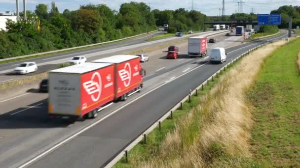 ドイツ フランクフルト 2020年7月3日 フランクフルト近郊のドイツ高速道路A5の高密度交通 — ストック動画