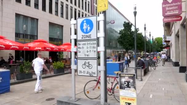 Вісбаден Німеччина Липня 2020 Знаки Вході Пішохідної Зони Торгового Центру — стокове відео