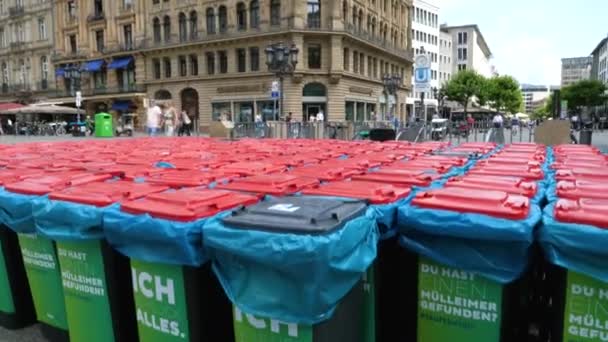 Frankfurt Alemania Julio 2020 Gran Grupo Cubos Trigo Plaza Alte — Vídeo de stock