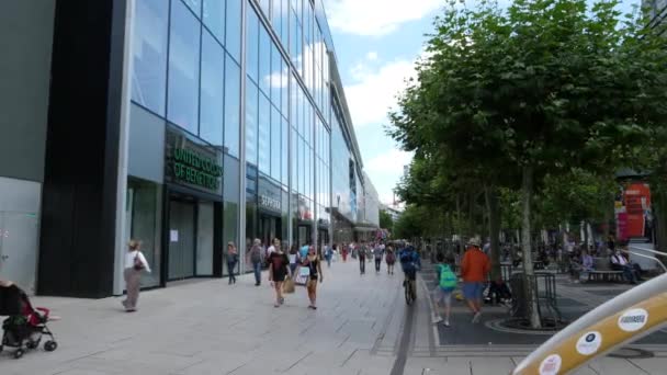 Frankfurt Duitsland Juli 2020 Voetgangers Shoppers Passanten Zeil Stad Frankfurt — Stockvideo