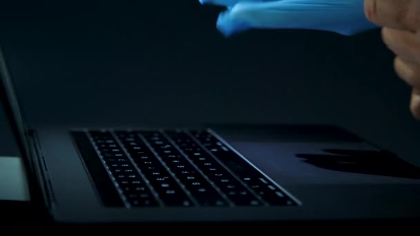 Keyboard Komputer Mengetik Dalam Gelap Konsep Kejahatan Komputer Kejahatan Internet — Stok Video