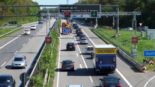 威斯巴登 2020年9月8日 德国A66号高速公路附近通往法兰克福的建筑工地 封闭车道和交通堵塞 — 图库视频影像