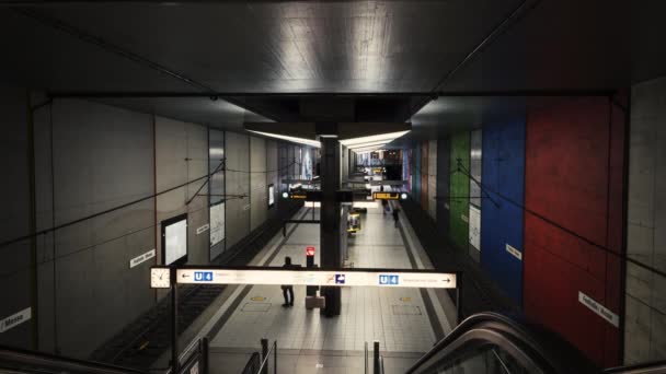 Frankfurt Alemania Octubre 2020 Timelapse Metro Trains Passengers Subway Station — Vídeo de stock