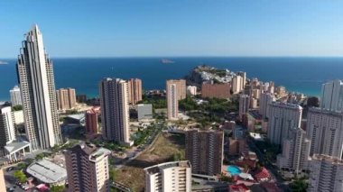Benidorm, bir kuş bakışı ile İspanya'da, gurur. Güneş, gökyüzü, deniz ve dağlar temizleyin. Bu güzel görünümler Benidorm güzelliği yaşamaya yardımcı. 