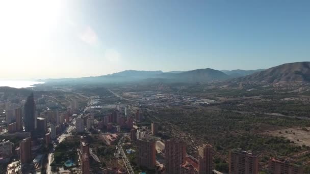 Benidorm Büszke Spanyolországban Egy Madártávlatból Nap Tiszta Égbolt Tenger Hegyek — Stock videók