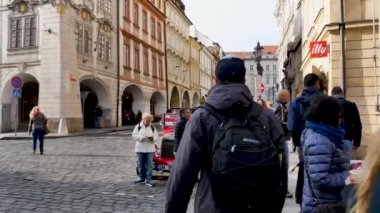 Eski Prag yürüyüş. Mimari ve sanat. Eski Prag Çek Cumhuriyeti, 4 Kasım 2017. Turistik yerleri şehir, şehir'in mimaride en iyi görüş.