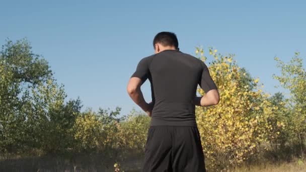 Jeune Boxeur Sportif Entraînement Rebond Dans Parc Jeune Homme Travaille — Video