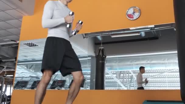 Een Jonge Aziatische Trainen Kickboksen Gym Een Gevecht Met Een — Stockvideo