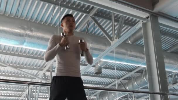 Een Jonge Aziatische Trainen Kickboksen Gym Een Gevecht Met Een — Stockvideo