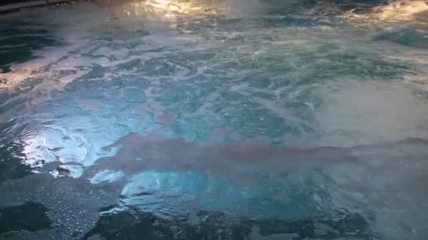 Wasserfall Pool Aus Nächster Nähe Unter Freiem Himmel Wasser Fällt — Stockvideo