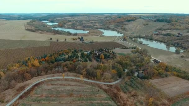 Chiesa Legno Mulini Vista Aerea Drone Decolla Dalle Alture Una — Video Stock