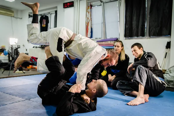 Brasileño Jiu Jitsu Bjj Profesor Técnica Enseñanza Desde Puesto Guardia —  Fotos de Stock