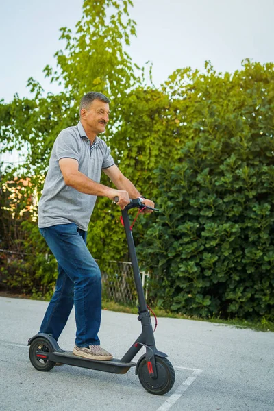 Senior Man Riding Driving Kick Push Scooter Asphalt Front Bushes — Stock Photo, Image