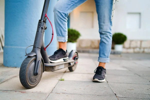 Close Woman Legs Feet Standing Electric Kick Scooter Pavement Wearing — Stock Photo, Image