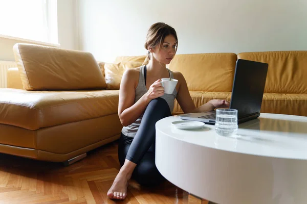 Young Adult Caucasian Woman Working Laptop Computer Home Sitting Sofa — Stock Photo, Image