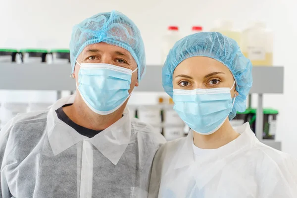 Two Caucasian Doctors Scientists Hospital Laboratory Man Woman People Wearing — Stock Photo, Image